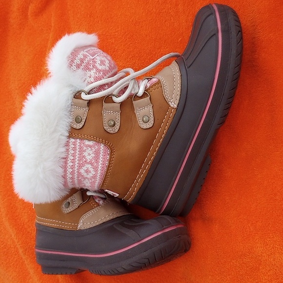 Brown with pink and white colored pair of boots - Picture 4 of 5